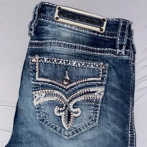 EUC!!! Rock Revival Ankle Skinny medium wash Jeans with Embellished Pockets